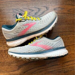 Brooks ghost 13 ice flow pink running shoes gray/blue womens 6.5